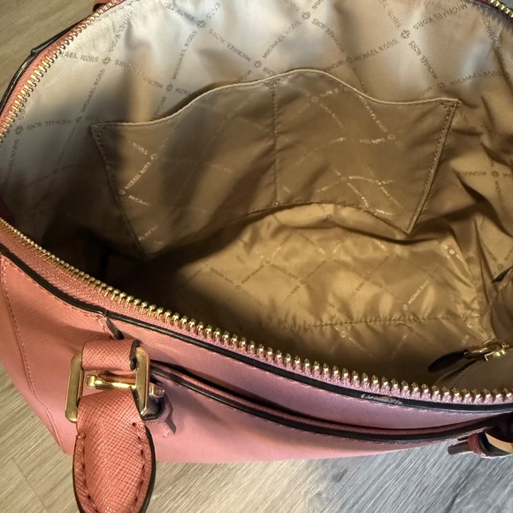 Michael Kors Ciara LG TZ Satchel Leather in Rose - Picture 5 of 7